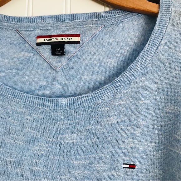 ⭐️ 3 for $25 Tommy Hilfiger Sweater - Picture 2 of 4